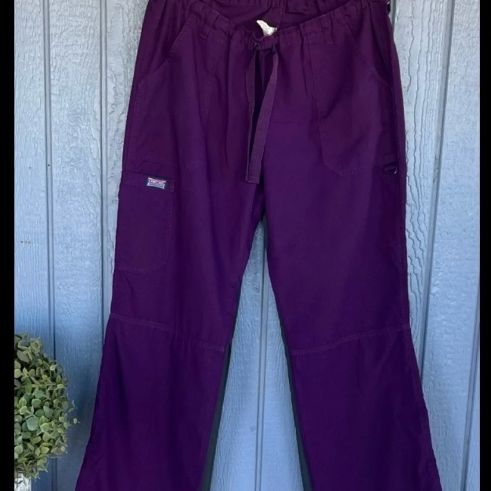 Cherokee WorkWear
Women's Flare Leg
Drawstring Scrub Pants (3) Medium - Picture 3 of 7